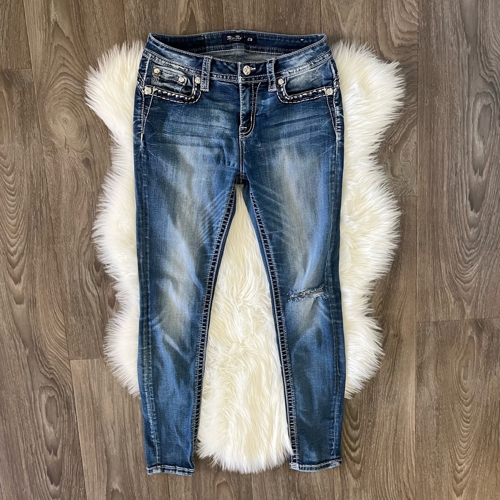 Miss Me Mid Rise Skinny Jeans Distressed Knee Size 29 I - Picture 2 of 6